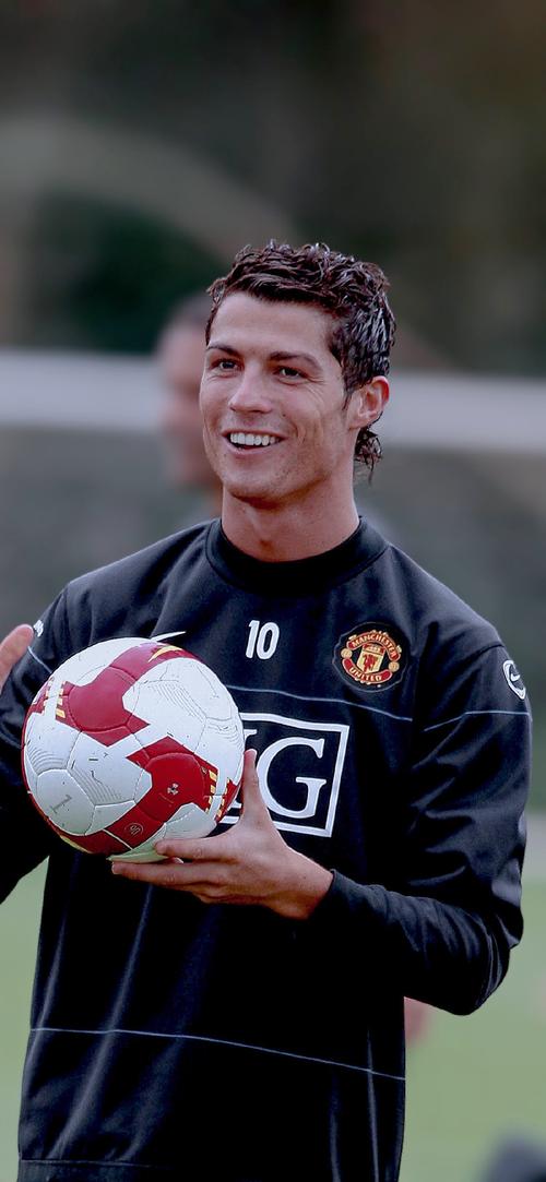 关键球打成后教练激动怒吼（关键球命中，主帅激动怒吼）