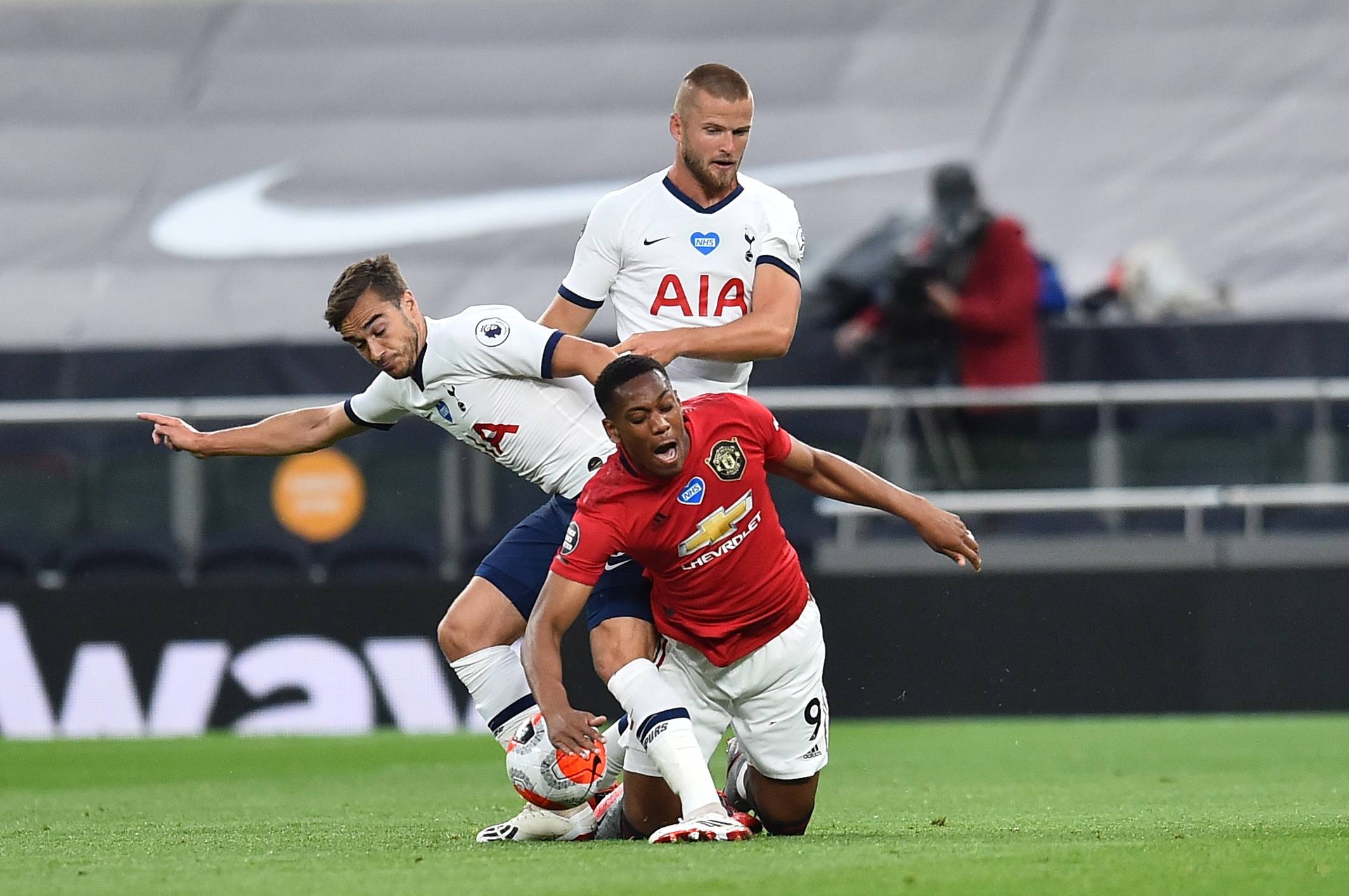 歌手赵传将在辽宁铁人收官战献唱，邀球迷共同见证巅峰时刻（赵传将登场辽宁铁人赛季收官战献唱，邀球迷共赴巅峰时刻）