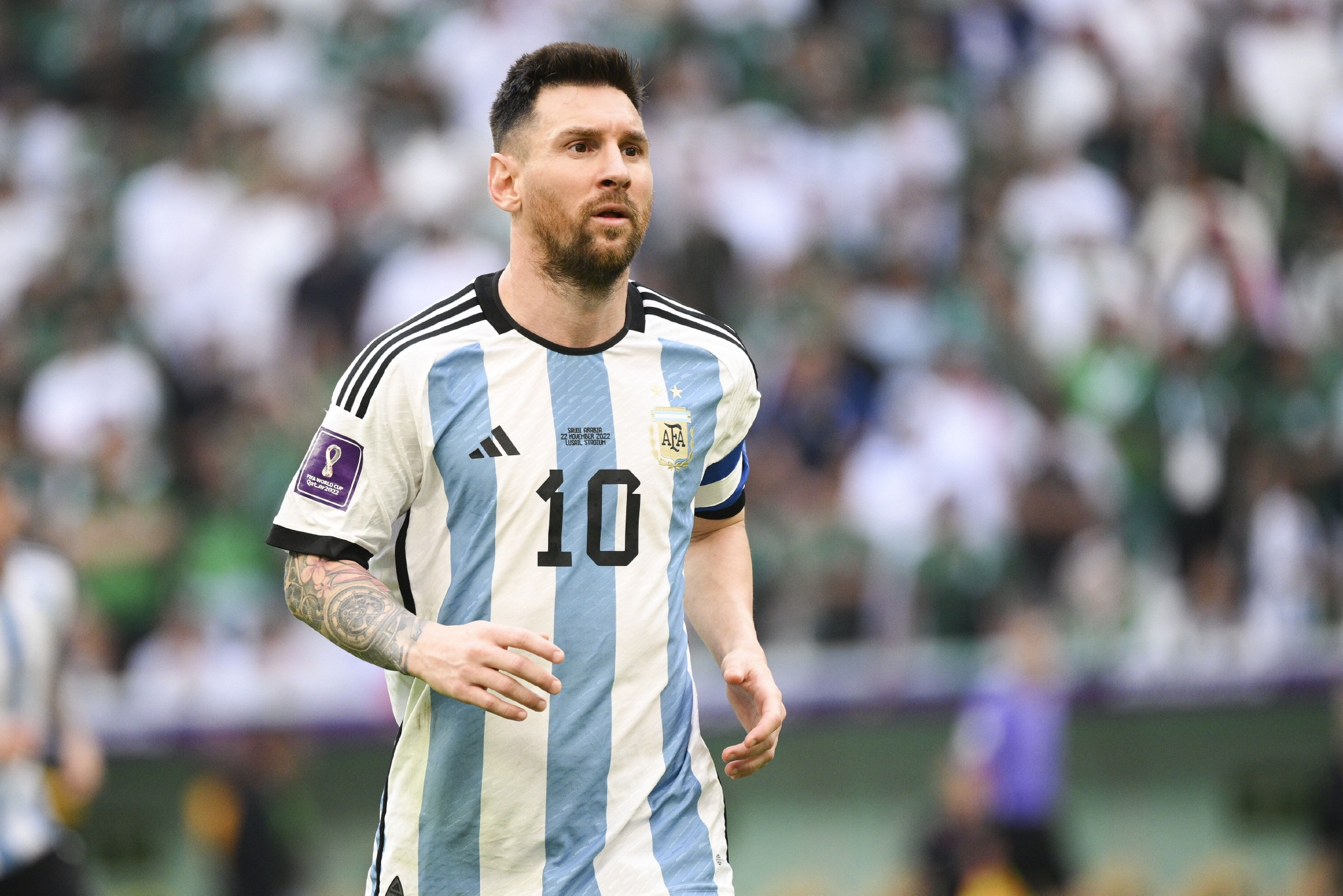 半场：奥格斯堡2-0勒沃库森，吉安努利斯传射，安东-卡德破门（半场战罢：奥格斯堡2-0领先勒沃库森，吉安努利斯传射建功，安东-卡德破门）