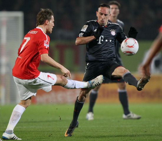 半场战报：巴西2-0塞内加尔，埃斯特旺、卡塞米罗建功（上半场：巴西2比0领先塞内加尔，埃斯特旺与卡塞米罗破门）