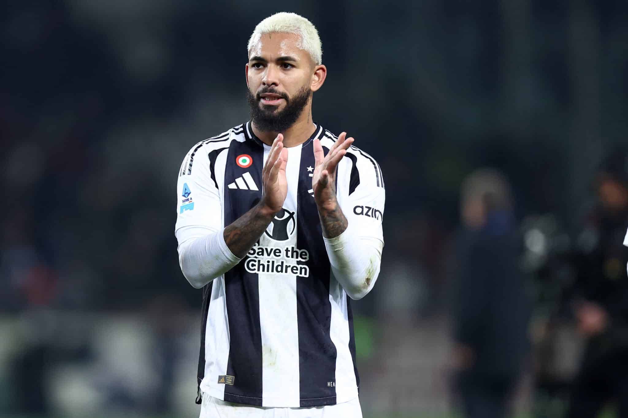 足球国足热身赛表现积极，主帅称进步肉眼可见（国足热身赛表现向好，主帅直言进步一目了然）