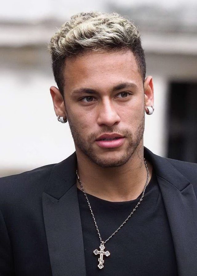 世体：欧洲各大豪门密切关注帕尼切利，有传言称巴萨有意球员（世体：欧洲豪门盯上帕尼切利，传巴萨有意引进）