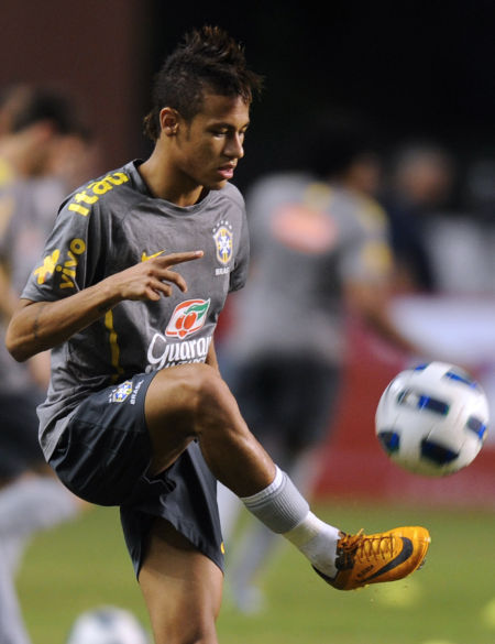 辽宁男篮三连胜王哲林状态火热（辽宁男篮豪取三连胜，王哲林火力全开）