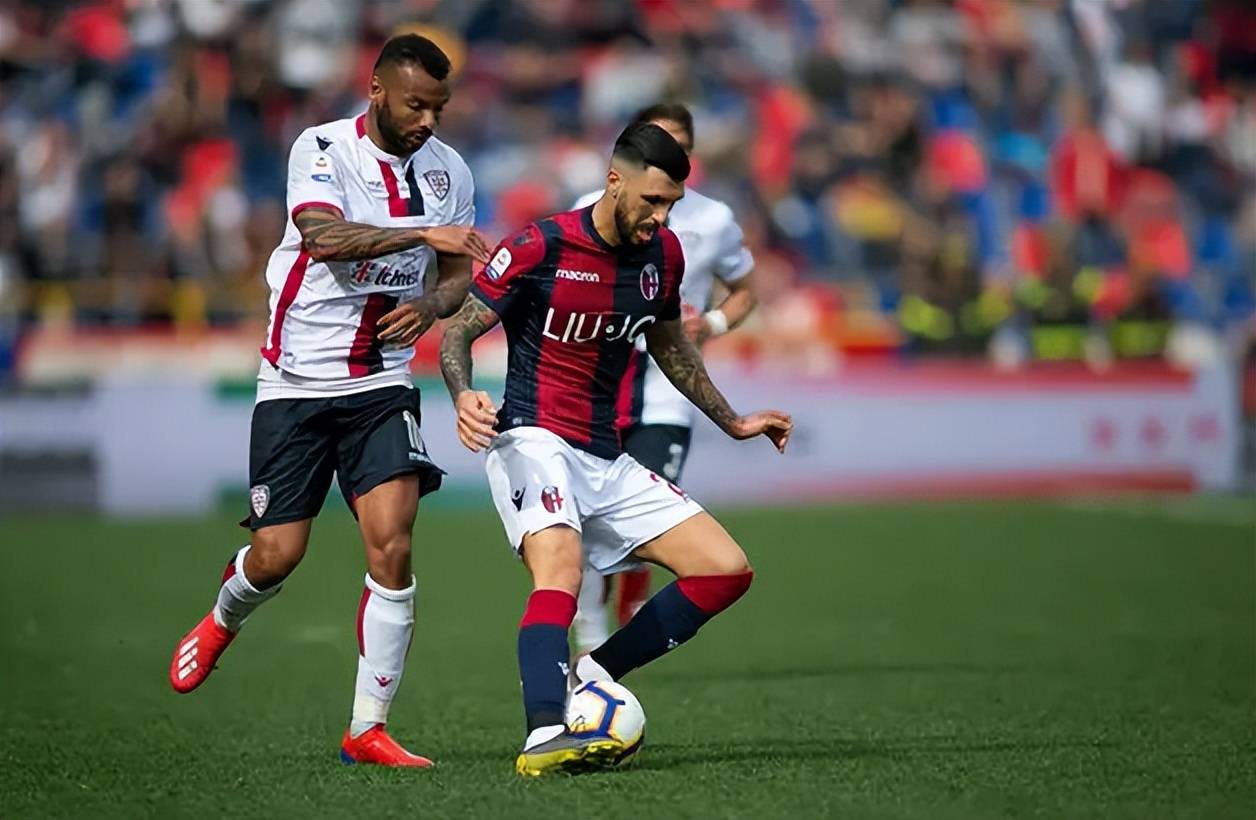 库明加10中1！科尔：每个球员都会有起有落，赢球是最重要的（库明加手感低迷仅10投1中，科尔：状态有起伏，赢球最关键）