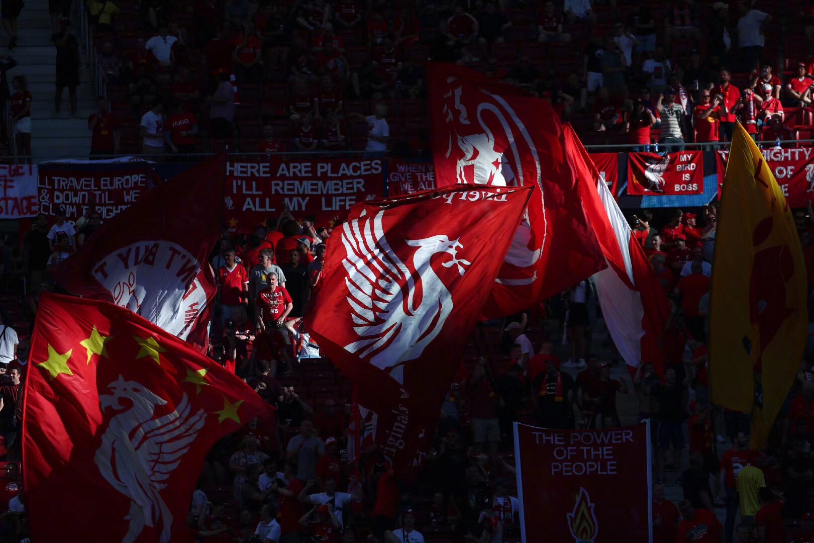 世体：齐达内现身伯纳乌但不会接替阿隆索，他只想执教法国（世体：齐达内现身伯纳乌，但无意接班阿隆索，只愿执教法国队）