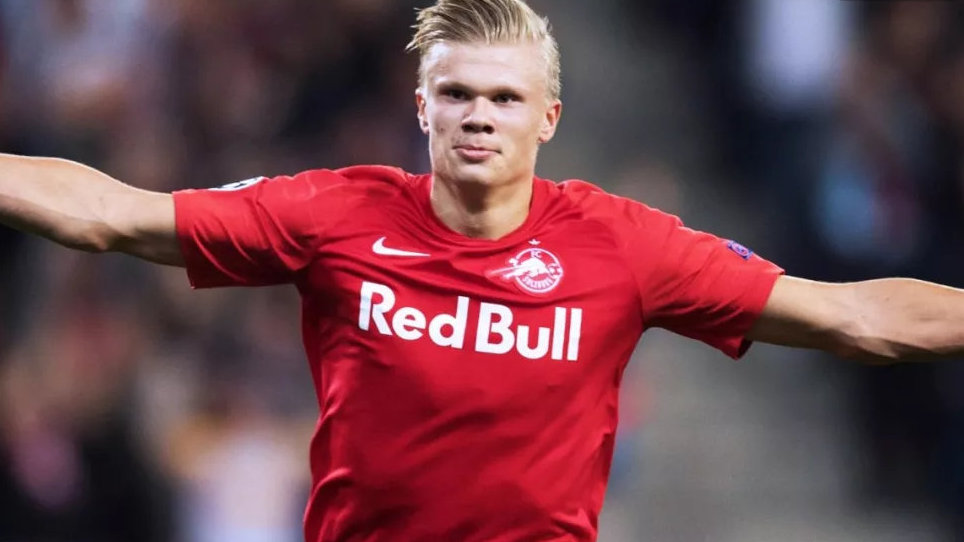 欧冠半场：克瑙夫打破僵局，法兰克福1-0巴塞罗那（欧冠半场战报：克瑙夫先拔头筹，法兰克福暂1-0领先巴塞罗那）