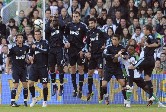 卡拉格：喜欢图赫尔对待贝林厄姆的方式，他敢于挑战大牌球员（卡拉格称赞图赫尔管理贝林厄姆方式：敢于直面大牌球员）